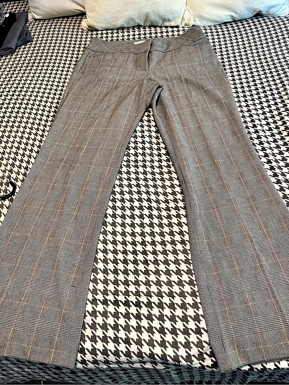 LOFT Plaid Trousers in Gray & Black with accent color Size 8
